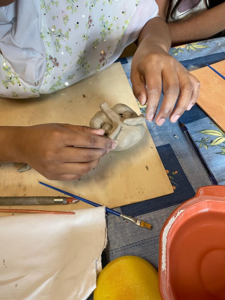 Facce di terra. Laboratorio di modellazione di una testa in argilla Atelier Musamatta
