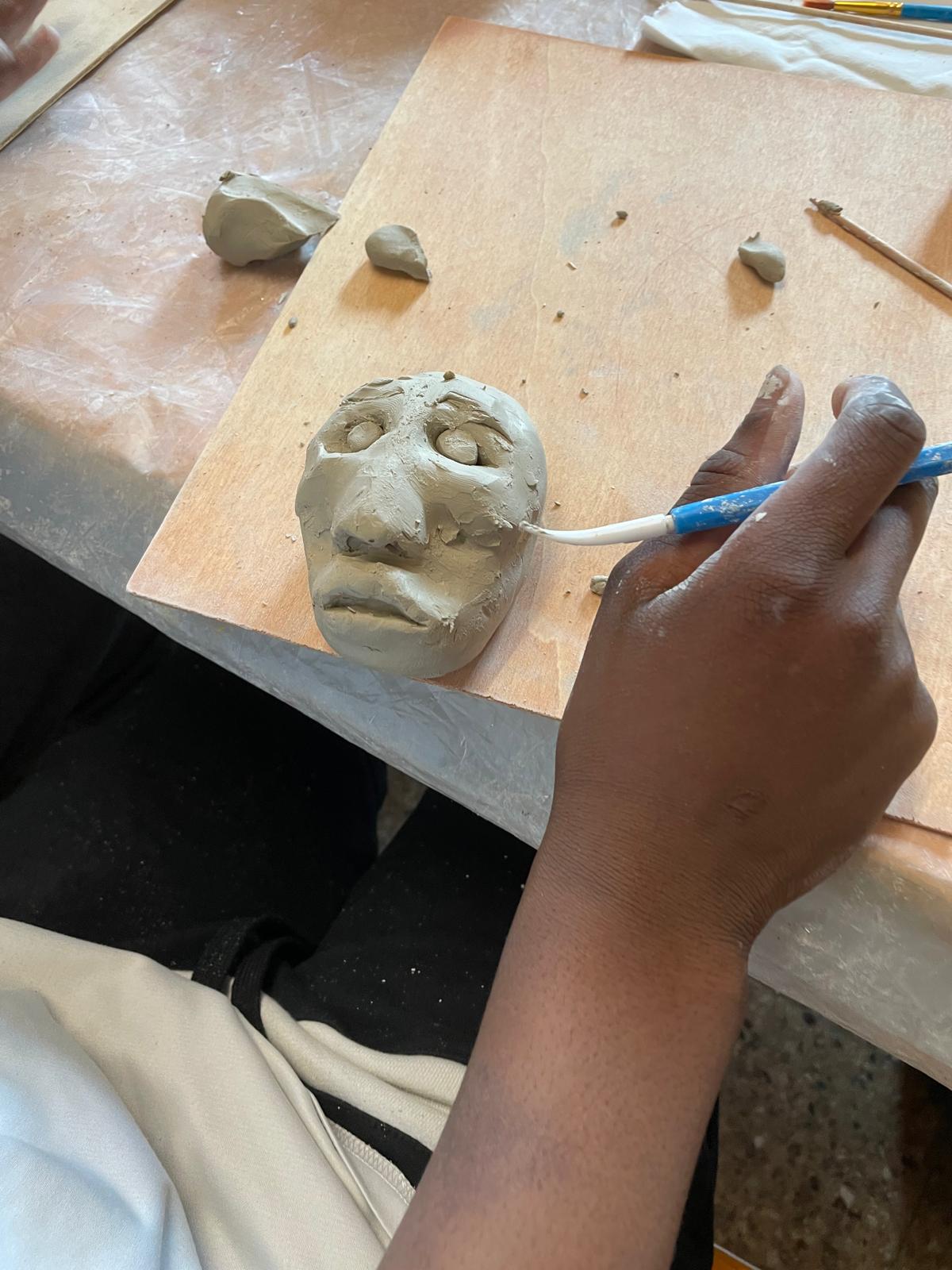 Facce di terra. Laboratorio di modellazione di una testa in argilla Atelier Musamatta
