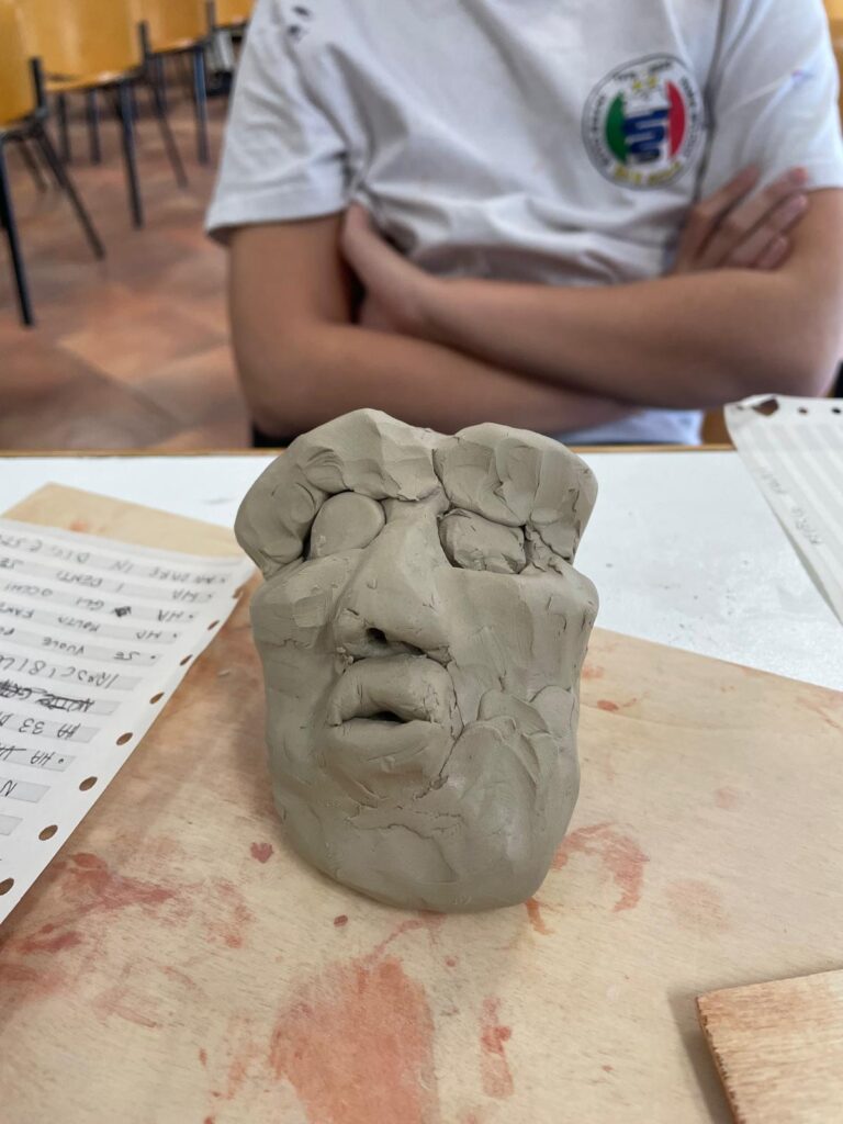 Facce di terra. Laboratorio di modellazione di una testa in argilla Atelier Musamatta