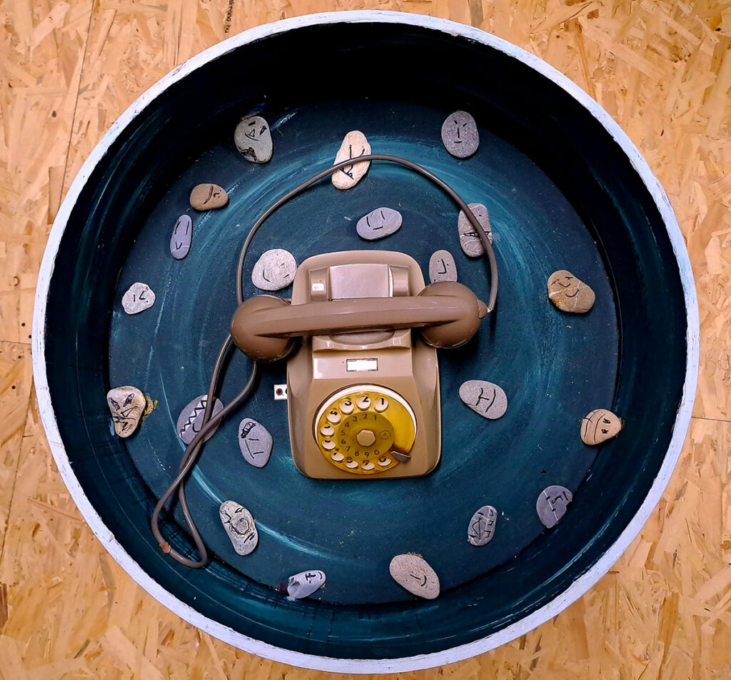 Storie in valigia contro una vita grigia Teatro del Corvo