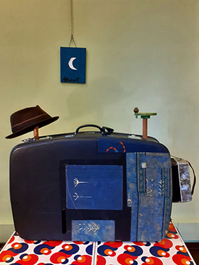 Storie in valigia contro una vita grigia Teatro del Corvo